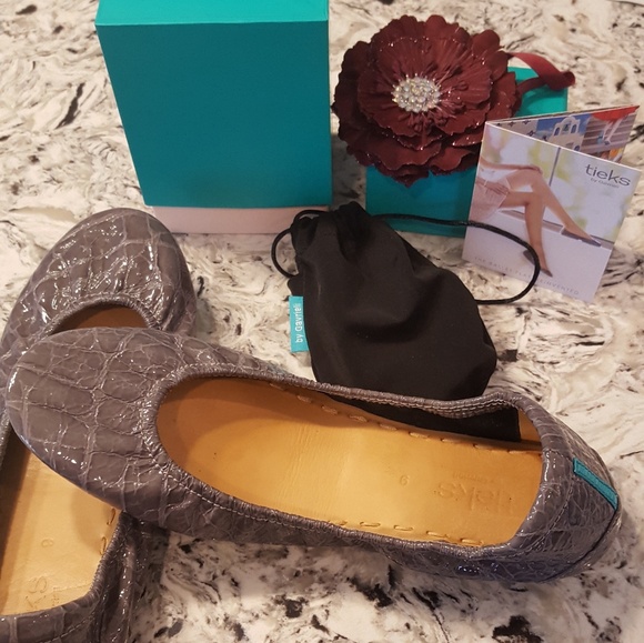 tieks slate grey croc